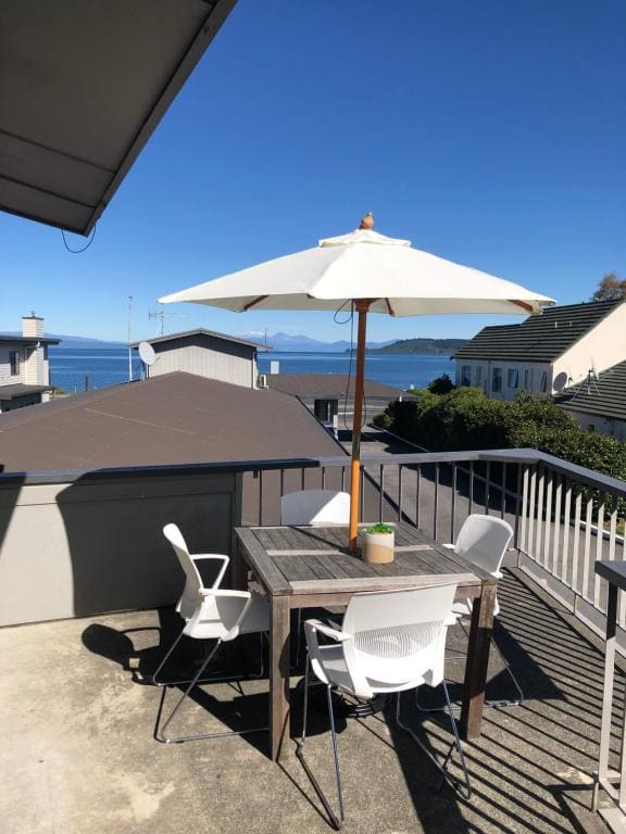 Two-Bedroom Suite with Lake View room - Image 1