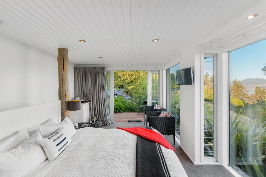 Parawera - King Suite room - Image 2