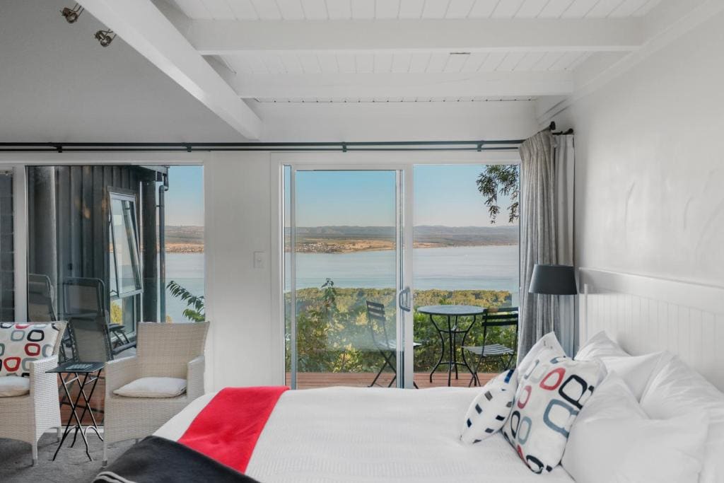 Wharewaka - King or Twin Suite room - Image 2