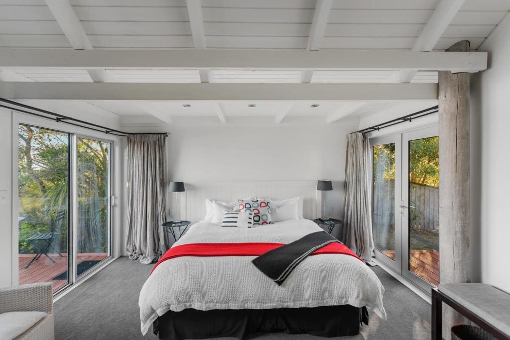 Wharewaka - King or Twin Suite room - Image 3