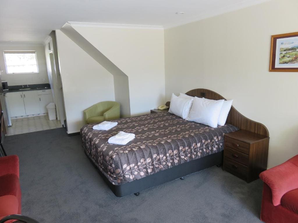 One-Bedroom Apartment room - Image 2