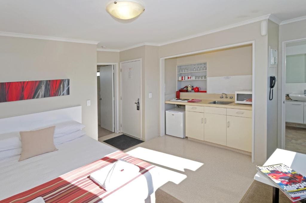 Family Room room - Image 3