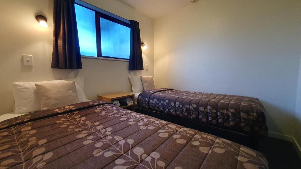 Large One-Bedroom Suite room - Image 3