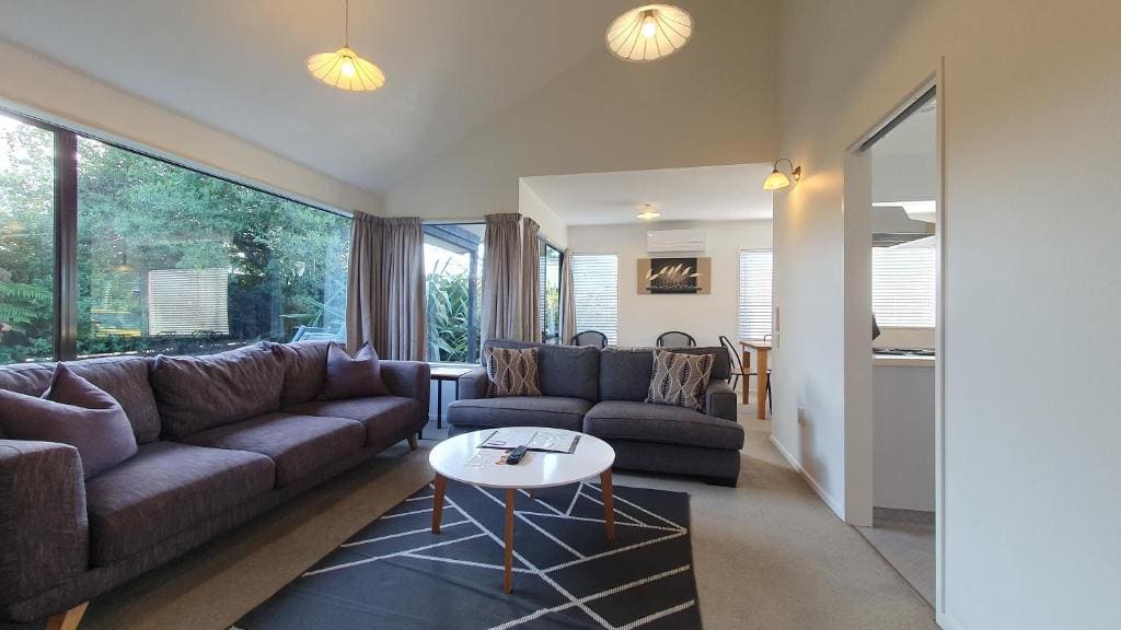Two-Bedroom Townhouse room - Image 2