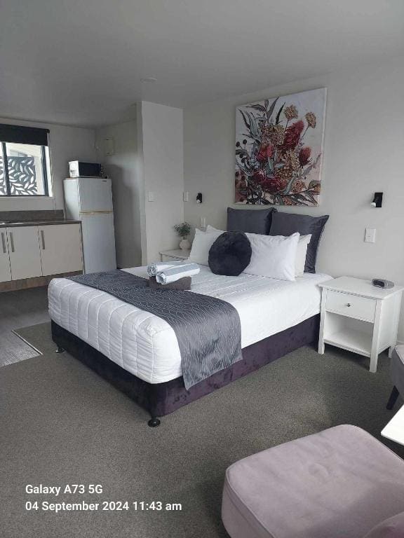Queen Studio room - Image 3