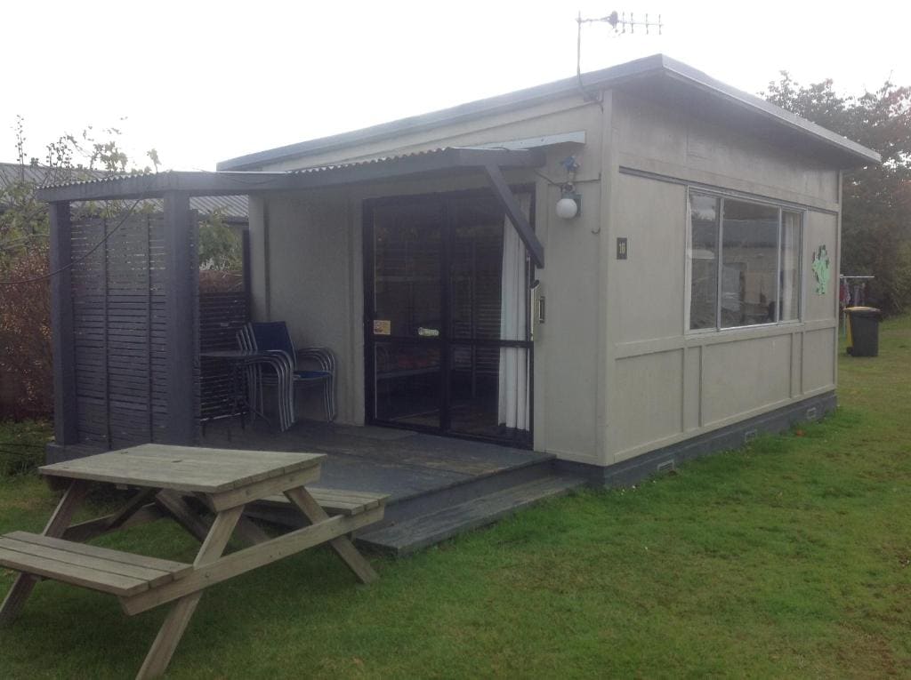 Bungalow room - Image 2
