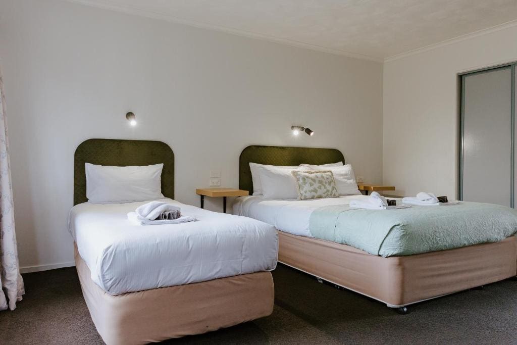 Standard Triple Studio with Kitchenette room - Image 2