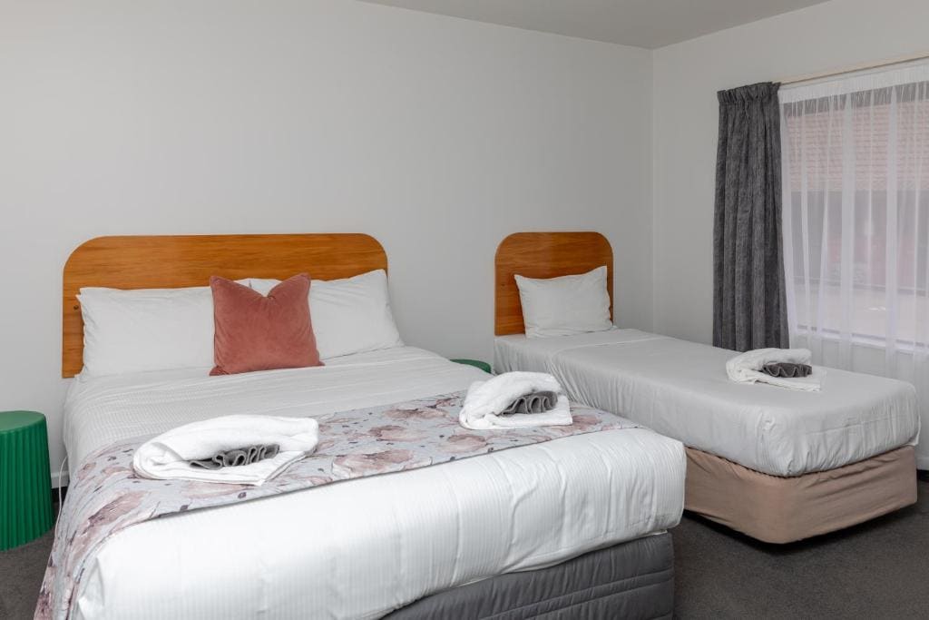 One-Bedroom Apartment room - Image 1