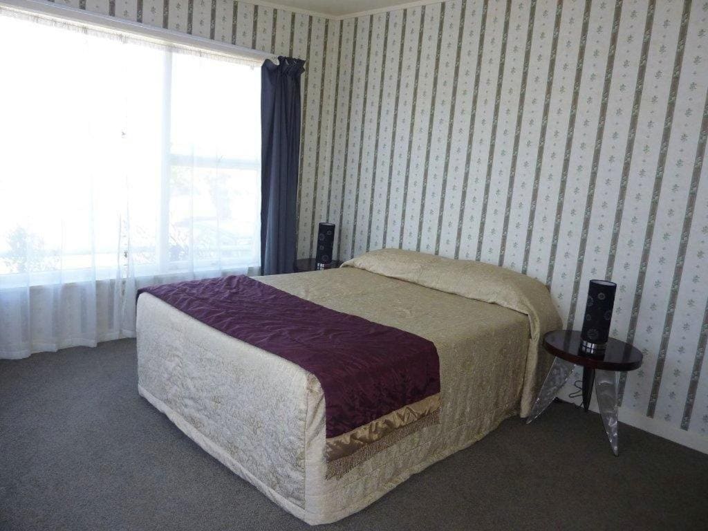 Five-Bedroom House room - Image 2