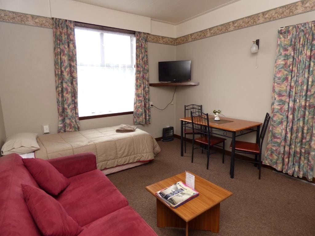 Standard Family Room room - Image 2