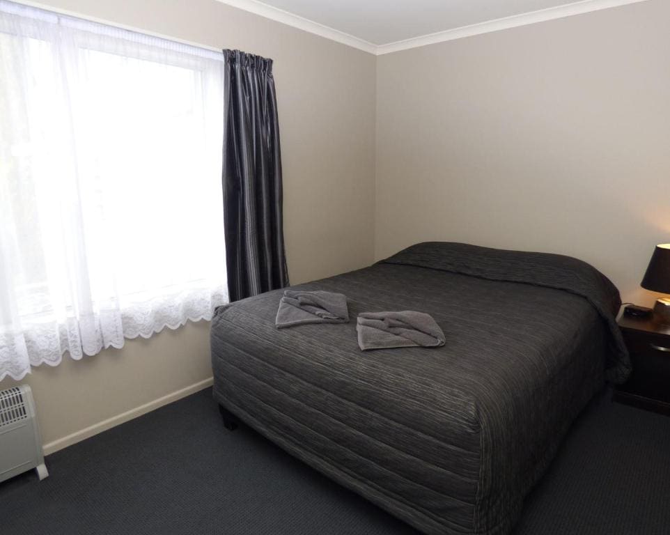 Superior Two-Bedroom Apartment room - Image 3