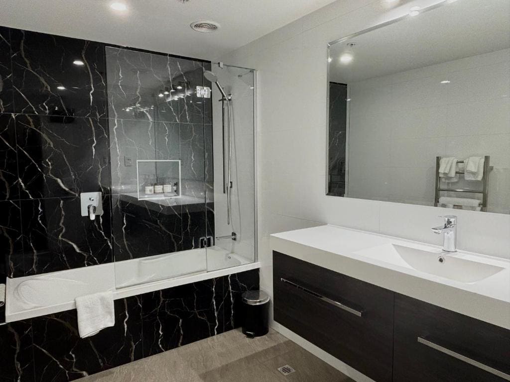 Superior Triple Room room - Image 3