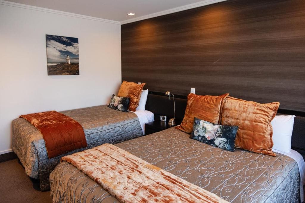 One-Bedroom Apartment room - Image 2