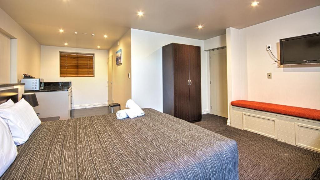 Studio with spa bath- Ground Floor room - Image 3