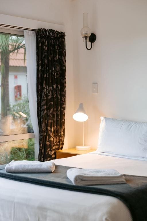 One-Bedroom Apartment room - Image 1