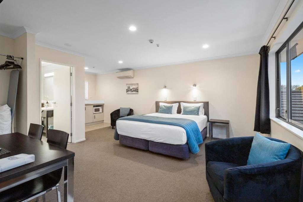One-Bedroom Apartment room - Image 2