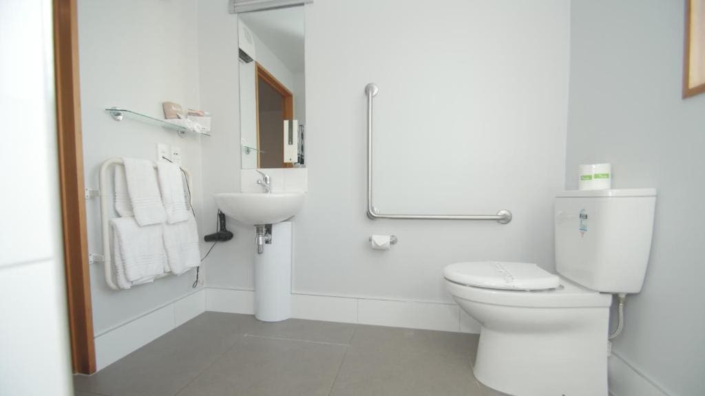 Queen Room - Disability Access room - Image 1