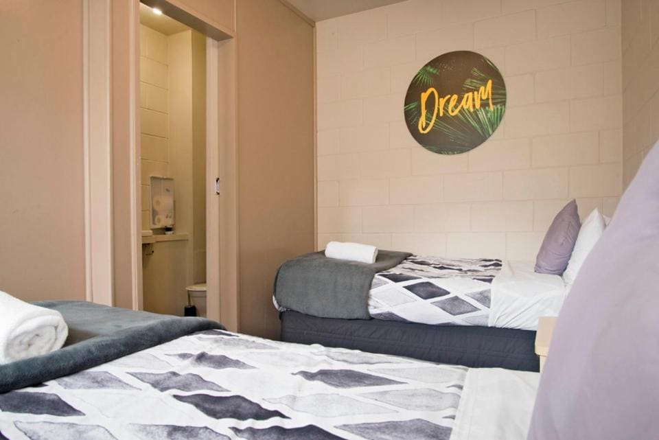Twin Room with Private Bathroom room - Image 3