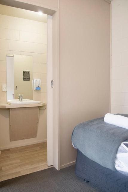 Twin Room with Private Bathroom room - Image 2
