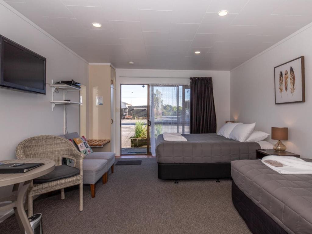 One-Bedroom Apartment room - Image 3