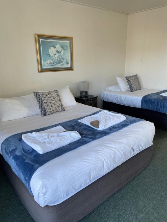 Studio (3 Adults) room - Image 2