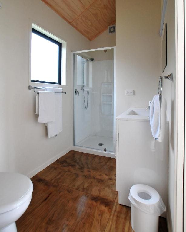 Bungalow with Private Bathroom room - Image 3