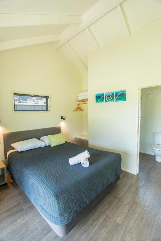Bungalow with Private Bathroom room - Image 1