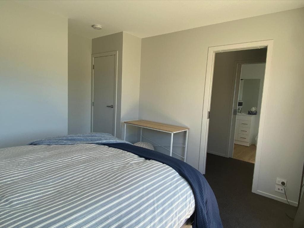 Deluxe Double Room with Shower room - Image 1