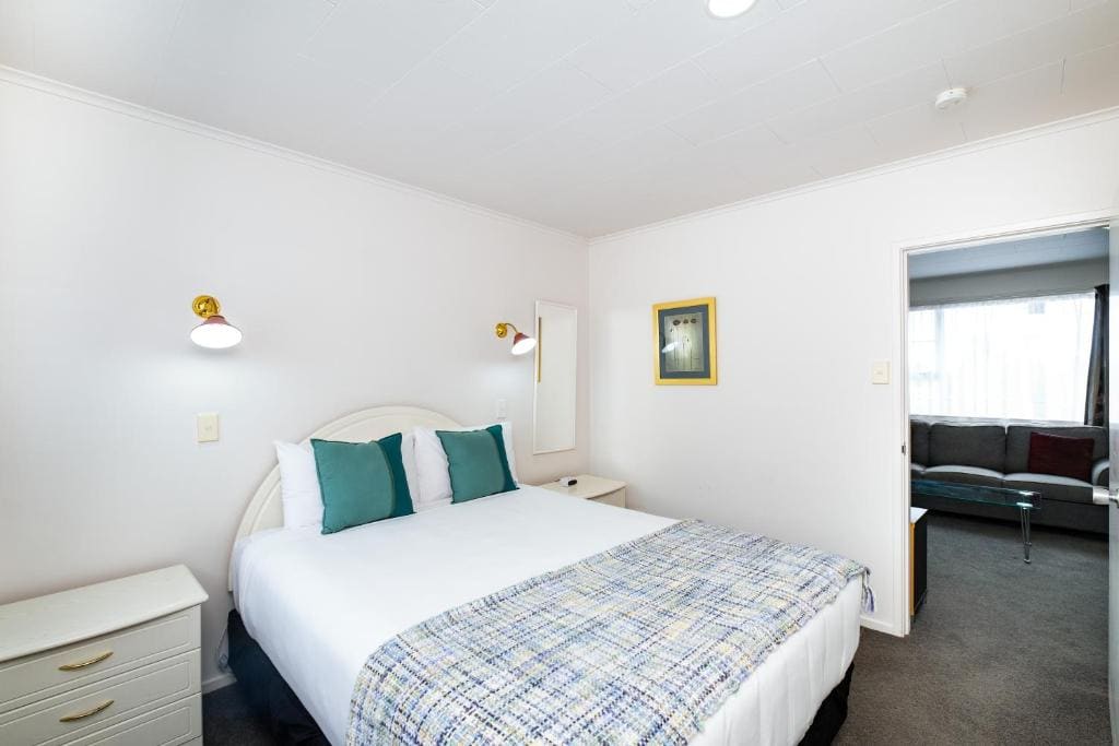 One-Bedroom Apartment room - Image 3
