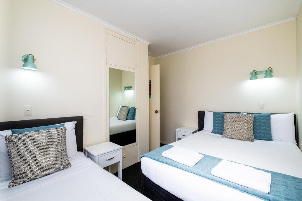 Two Bedroom Apartment with Sofa Bed room - Image 3