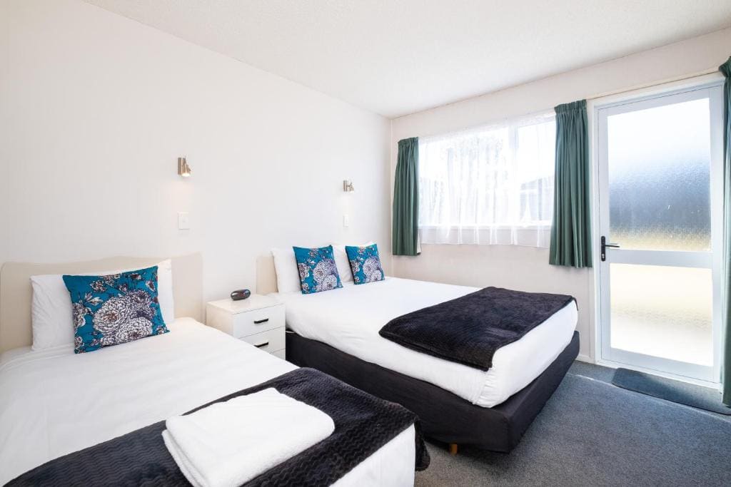 Large Twin Room room - Image 3