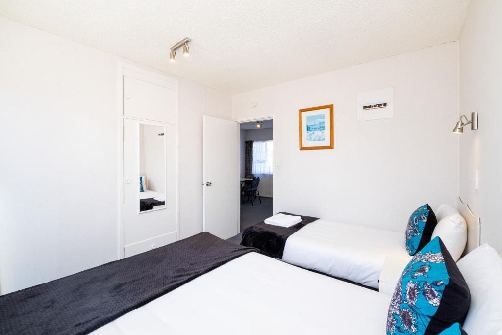 Large Twin Room room - Image 2