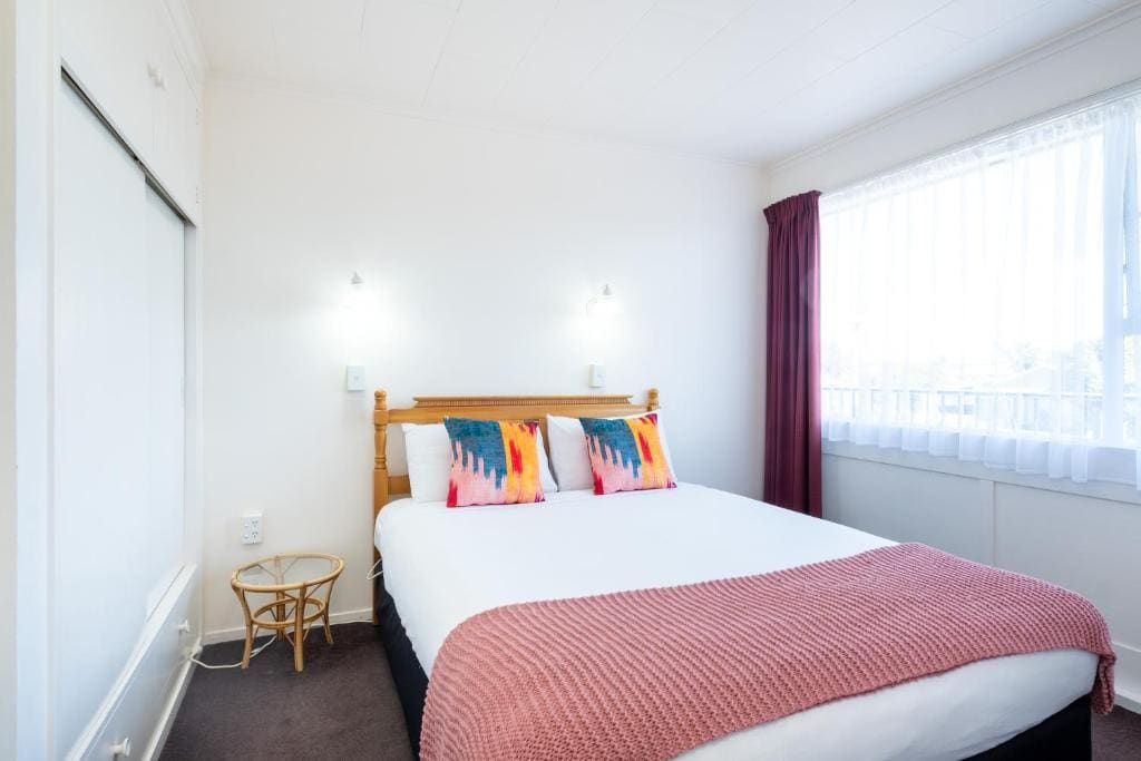 Two Bedroom Apartment with Sofa Bed room - Image 2
