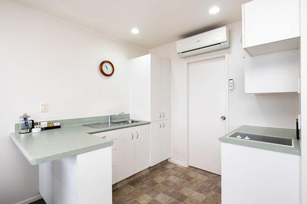 One-Bedroom Apartment room - Image 2