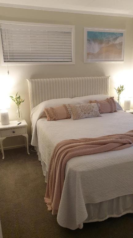 Deluxe Queen Room room - Image 2