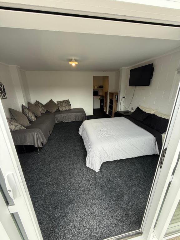 Family Room room - Image 3
