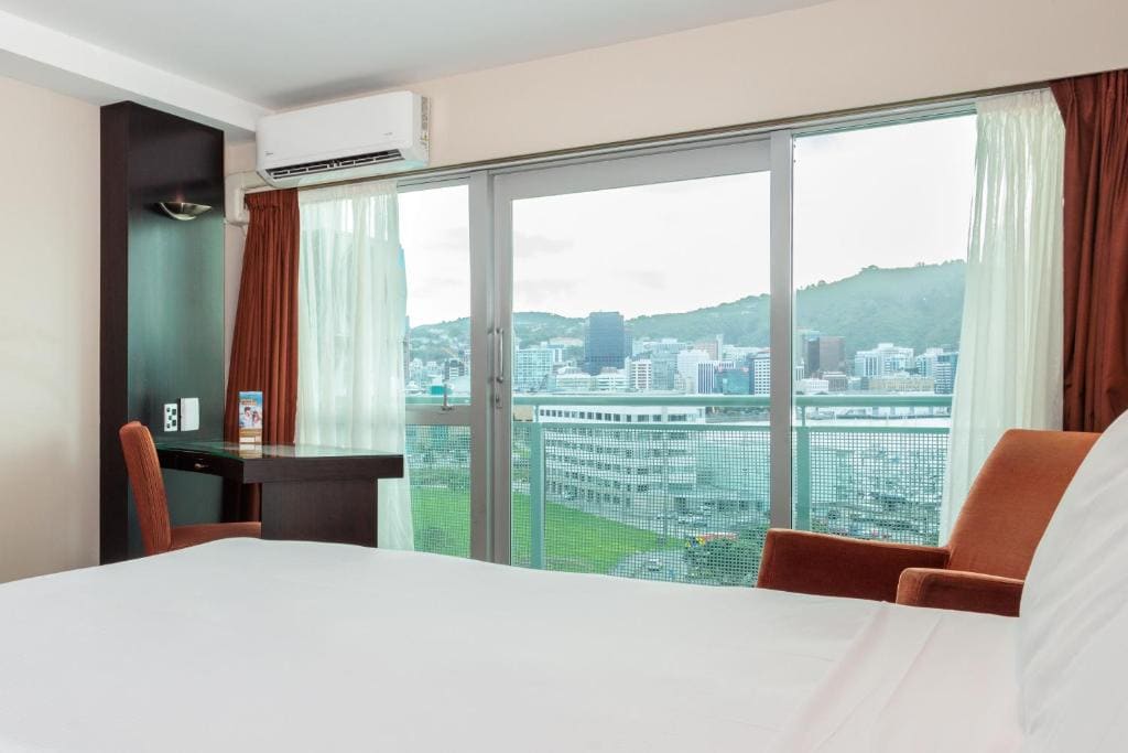 Premium Harbourview 1 King room - Image 1