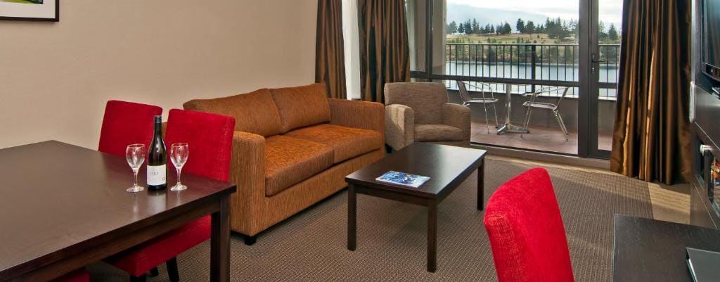 Suite 1 King room - Image 3