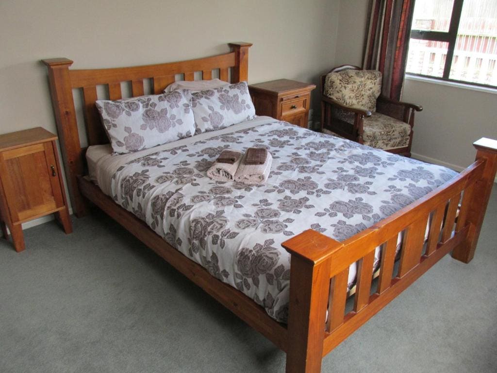 Double Room with Shared Bathroom room - Image 3
