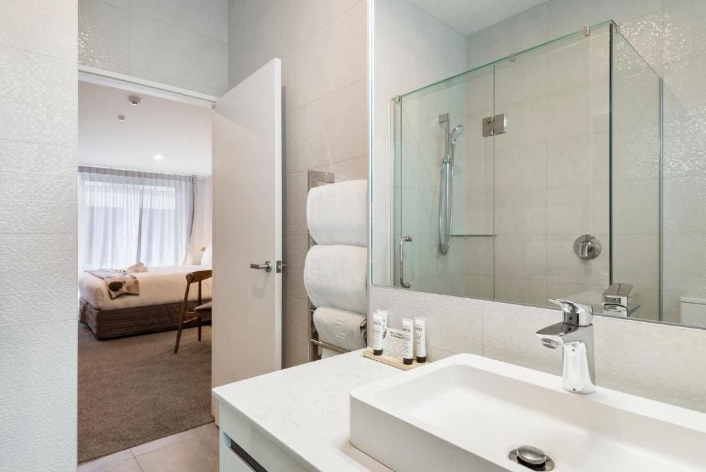 TWO-BEDROOM EXECUTIVE SUITE WITH CITY VIEWS (King+2S) room - Image 3