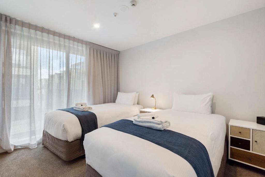 TWO-BEDROOM EXECUTIVE SUITE WITH CITY VIEWS (King+Queen) room - Image 2