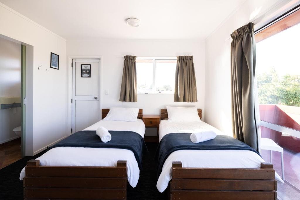 Quadruple Room with Lake View room - Image 3