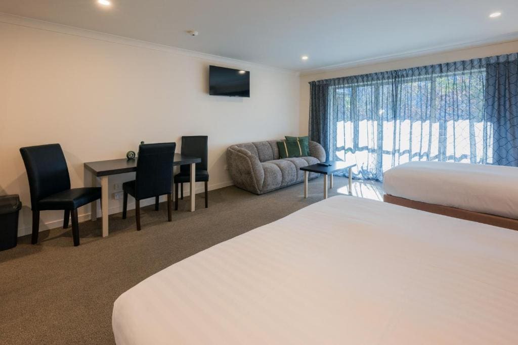 Superior Twin Room room - Image 3