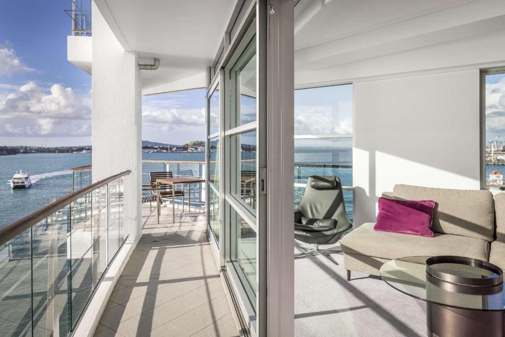 King Suite with Harbour View room - Image 2