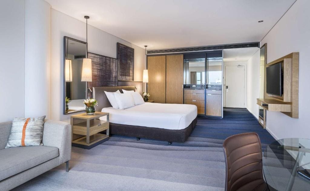 Deluxe King Room with Harbour View room - Image 3
