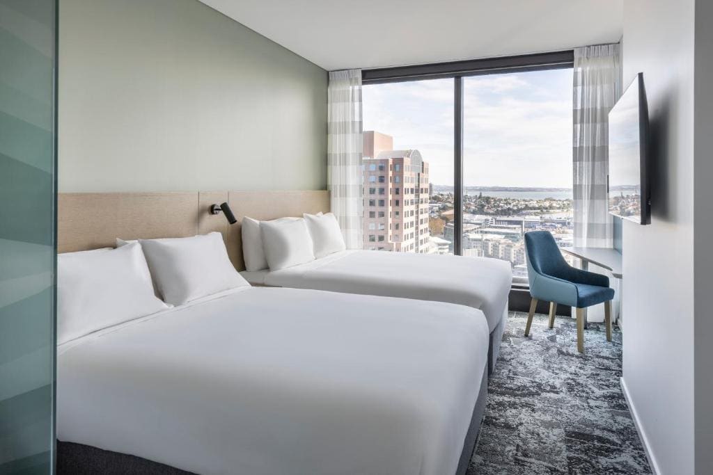 Standard Queen Room with Two Queen Beds and Harbour View - Free Breakfast room - Image 1