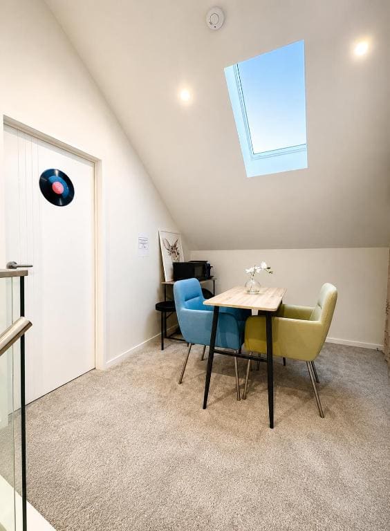 Room room - Image 3