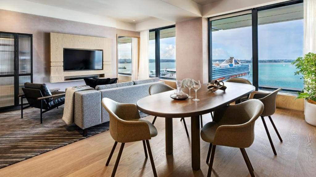 One-Bedroom Suite with Harbor View - Club Lounge Access room - Image 3