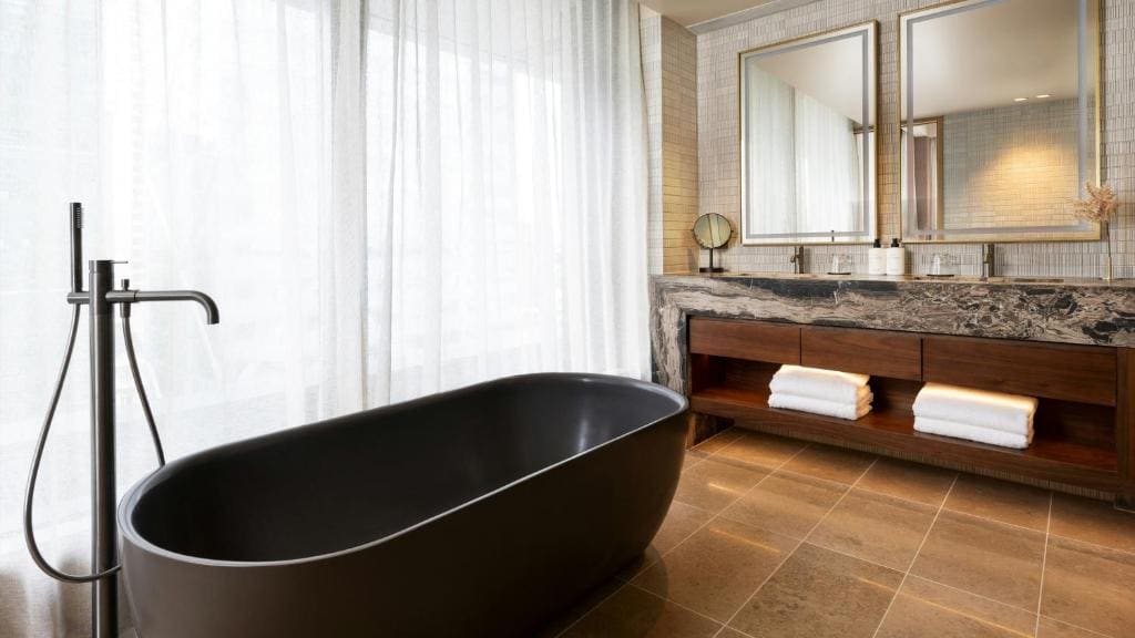 One-Bedroom Suite with Club Lounge Access room - Image 3