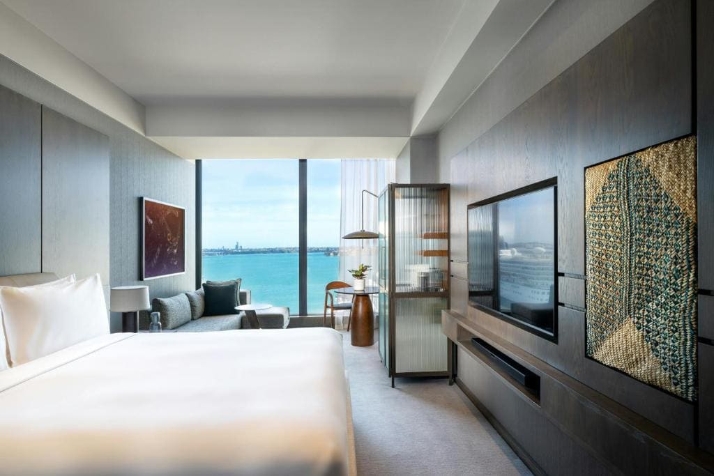 Classic King Room with Harbor View room - Image 2